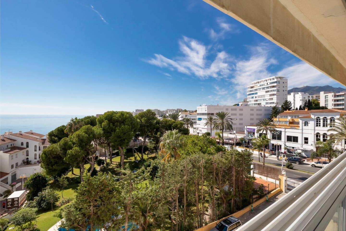 Stunning Apartment 50 Meters From The Sea Benalmádena Exteriér fotografie