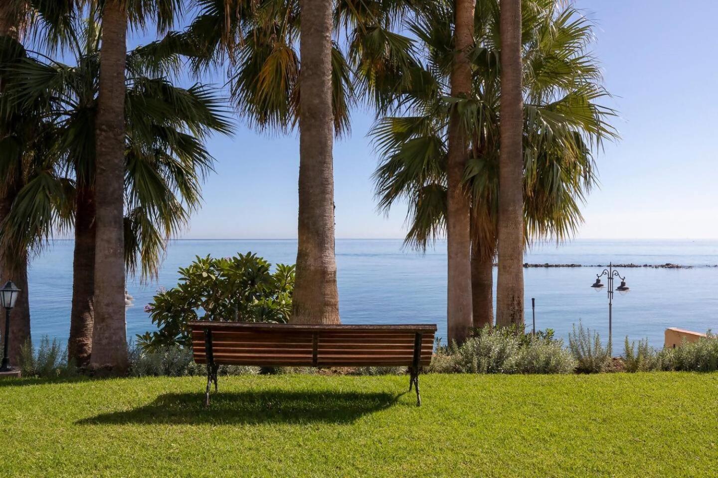 Stunning Apartment 50 Meters From The Sea Benalmádena Exteriér fotografie