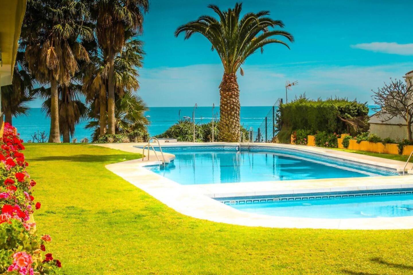 Stunning Apartment 50 Meters From The Sea Benalmádena Exteriér fotografie