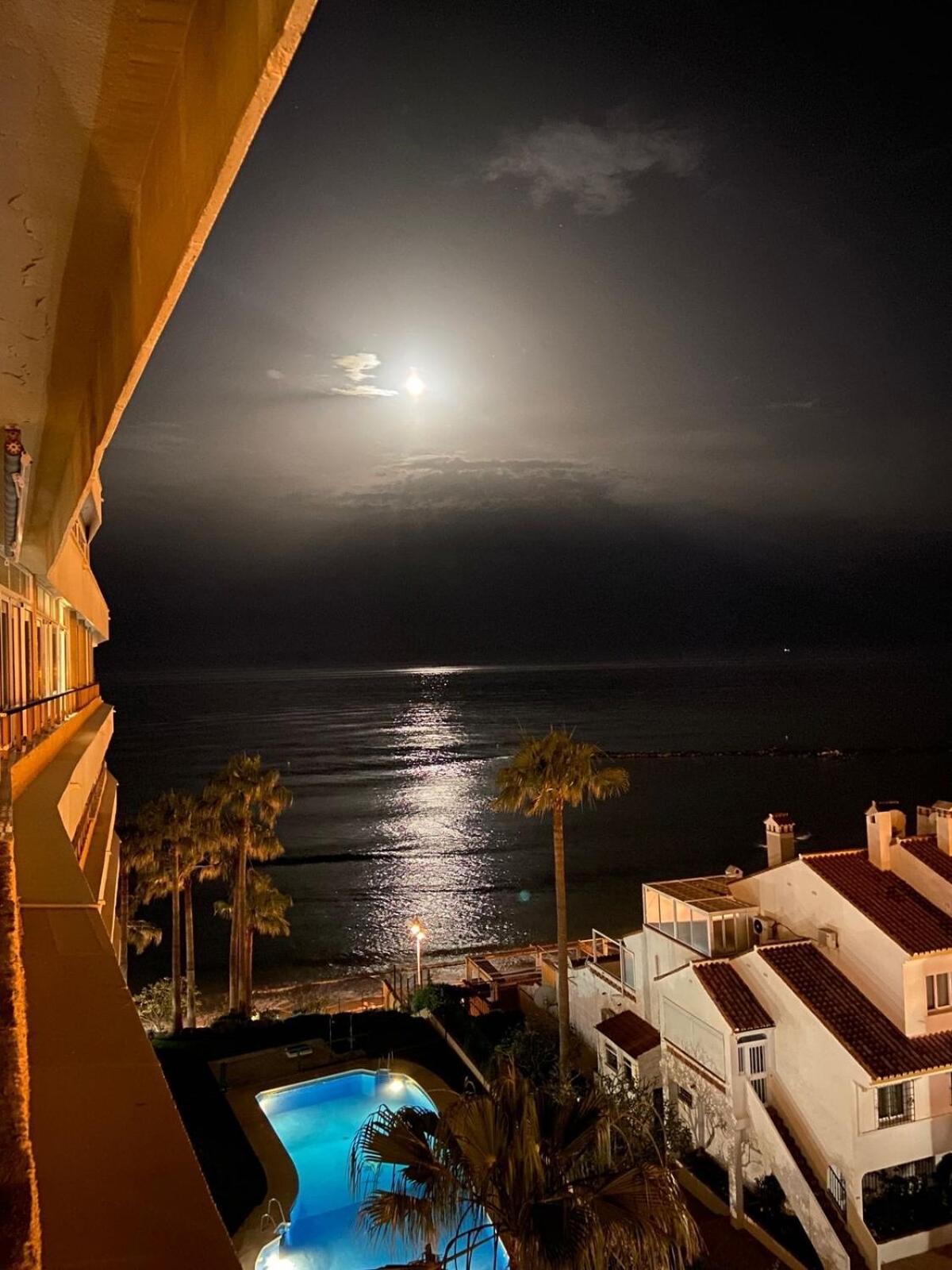Stunning Apartment 50 Meters From The Sea Benalmádena Exteriér fotografie